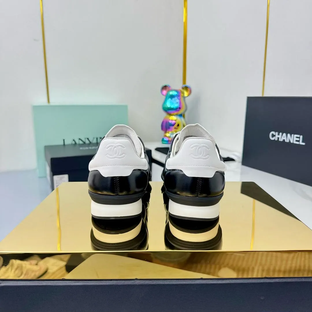 👟👟Ex-factory price 620👟👟 Top version Chanel Chanel - 2025 counter top casual sports shoes This sneaker is a classic design; the upper is electro-embroidered with a variety of techniques; the outsole is fashionable and sporty; it is extraordinary and incorporates a variety of color matching elements... The diversified mix and match is very beautiful and versatile, and can be used for leisure, fashion, sports and outdoor... ꫛꫀꪝ Go➫ Material: ❶Upper is made of: original cowhide ❷Inner lining is made of: original imported sheepskin ❸Outsole is based on: original TPU combination outsole Special counter boutique packaging complete set for women 35–41